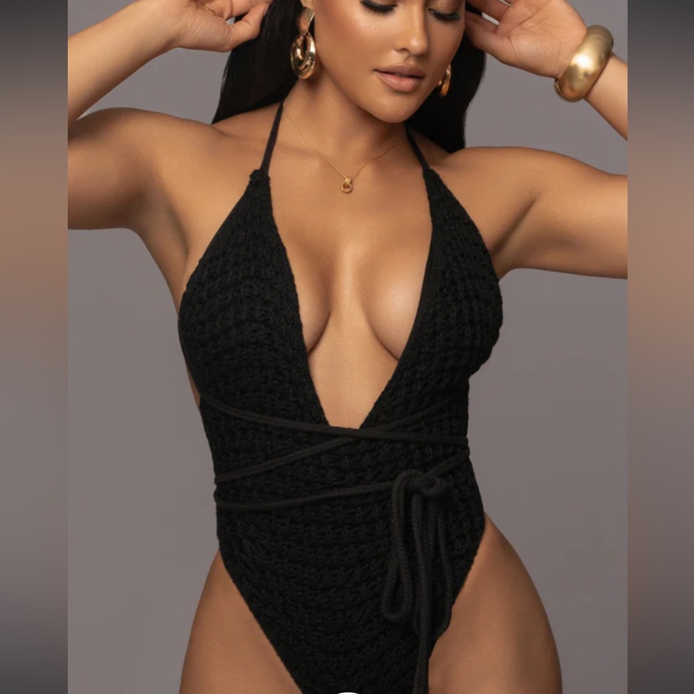 JLUXLABEL-NWT-SMALL- BLACK KENNA KNIT CROCHET BODYSUIT